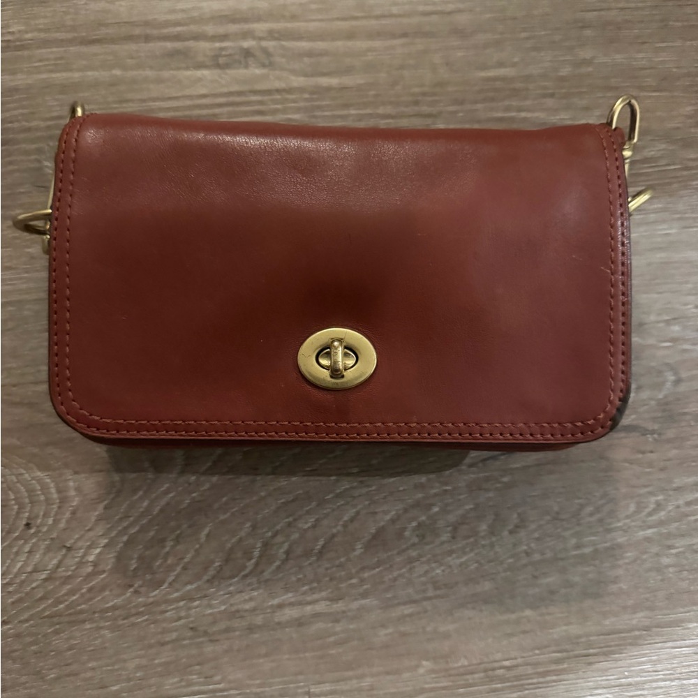 Coach Elegant Brown Leather Shoulder Bag/Crossbody bag